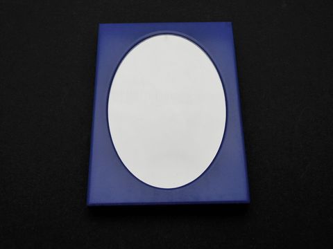 Bilderrahmen magnetisch in blau, Größe 6,5 x 5,5 cm, für Bilder von 5,2 x 3,4 cm geeignet, ovaler Innenausschnitt, Hersteller Juwelier Harnisch, ideal für Gravuren.