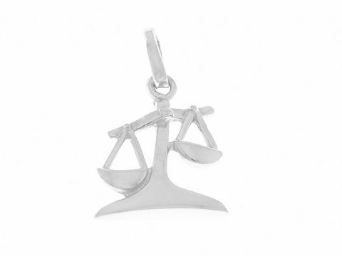 Ein Anhänger in Form einer Waage, das Sternzeichen Waage darstellend, aus 925 Sterling Silber poliert, hergestellt von Juwelier Harnisch.