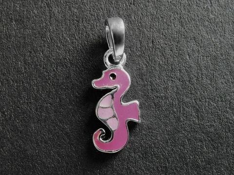 Silberner Seepferdchen Anhänger, rhodiniert, in Rosa und Pink mit schwarzen Akzenten, geeignet für Kinder, von Juwelier Harnisch, ideal für die Schwimmbegeisterten.