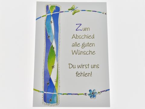 Auf der Abschiedskarte sind Blumen, ein Schmetterling und goldene Akzente zu sehen, gestaltet vom Juwelier Harnisch. Die Karte vermittelt herzliche Abschiedswünsche.