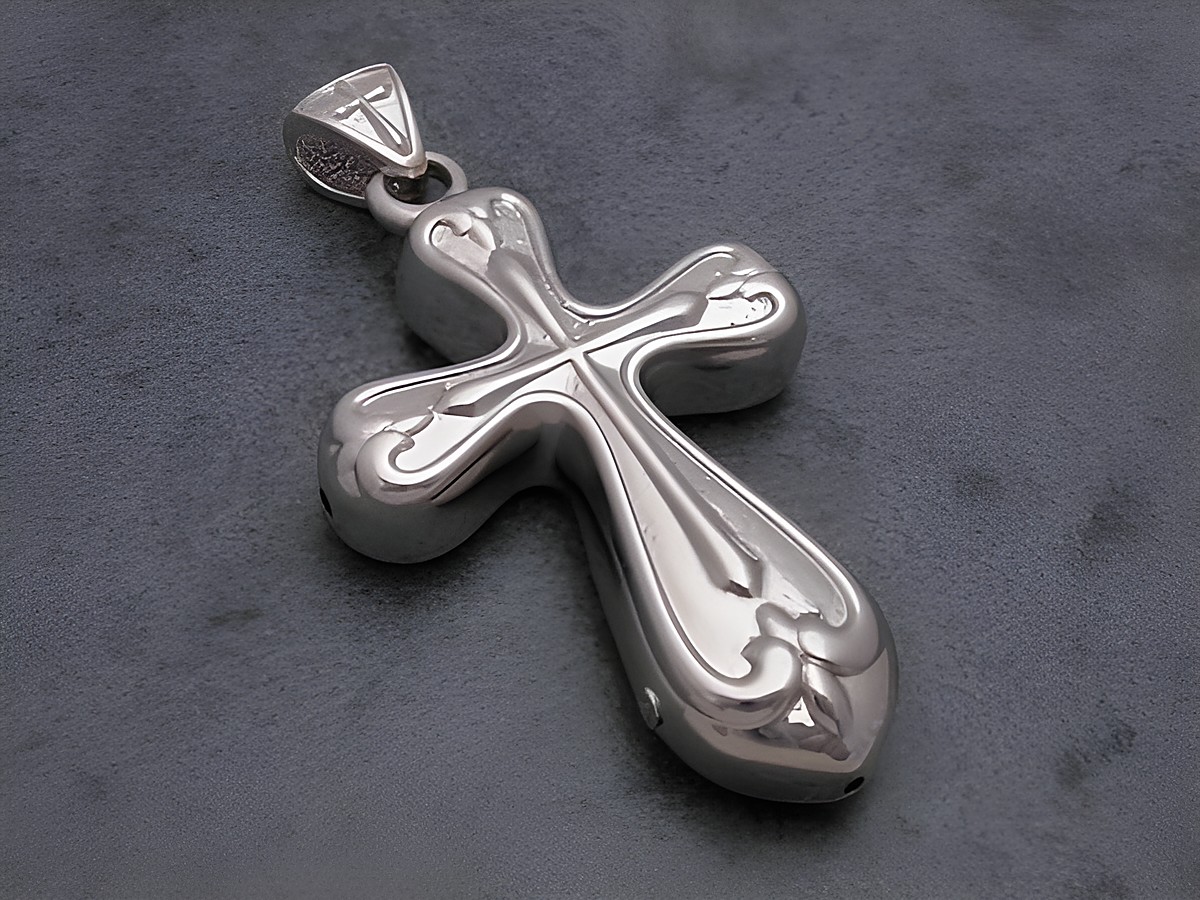 Kreuz Anhänger aus rhodiniertem Sterling Silber, Designerstück mit goldfarbigem Lack und feinem Muster, Hersteller Juwelier Harnisch, elegantes Schmuckstück für besondere Anlässe. – Ansicht 2