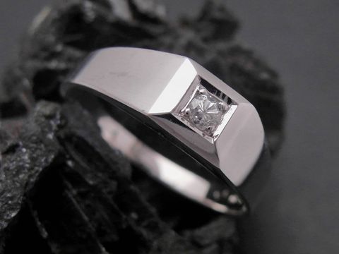 Gold Ring - markant - Weißgold 585 - Brillant - Goldring - Gr. 54,5, Hersteller: Juwelier Harnisch, bis Gr. 56/18. Elegant gestalteter Ring mit funkelndem Brillant.
