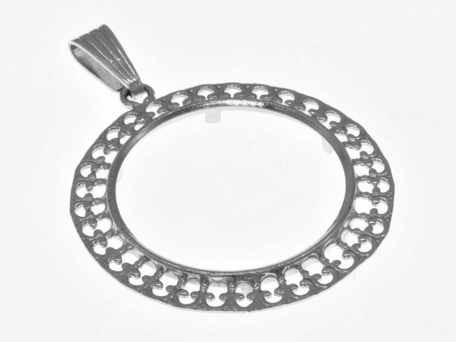 Ein silberner Anhänger mit Rankenmuster und einer Öffnung für Münzen bis 3,0 cm Durchmesser, rhodiniert, hergestellt von Juwelier Harnisch, ideal für kreative Schmuckgestaltungen.