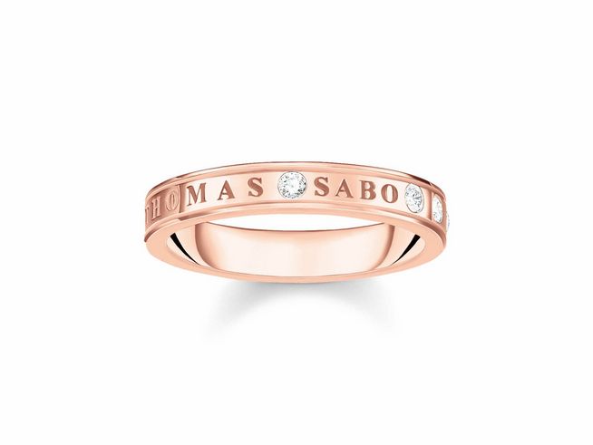 Ring von Thomas Sabo aus vergoldetem Roségold mit weißen Zirkonia-Steinen und eingravierter Markenbezeichnung, Größe 56.