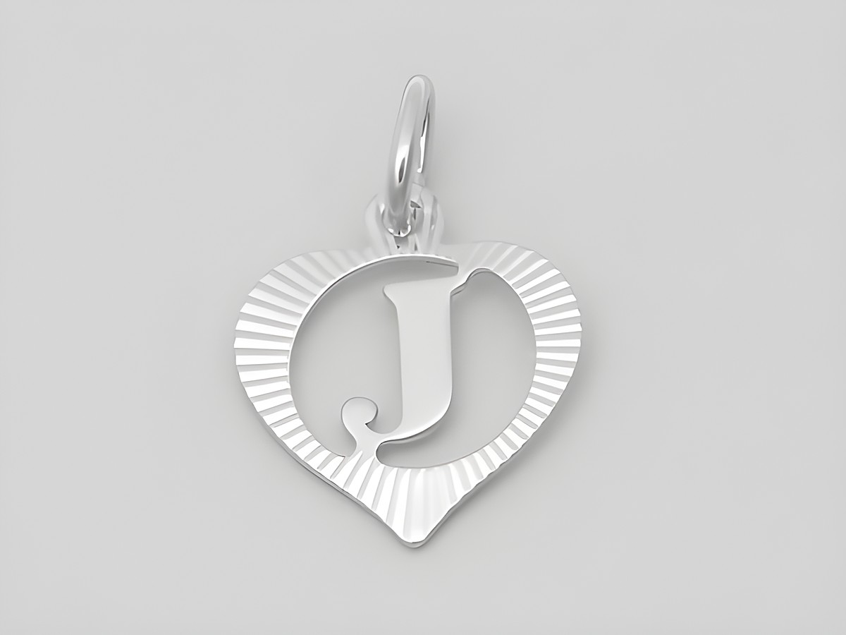Herz Anhänger aus 925 Silber mit diamantierter Oberfläche, der Buchstabe J ist mittig eingefasst, ideal als Damen Schmuckstück vom Juwelier Harnisch.