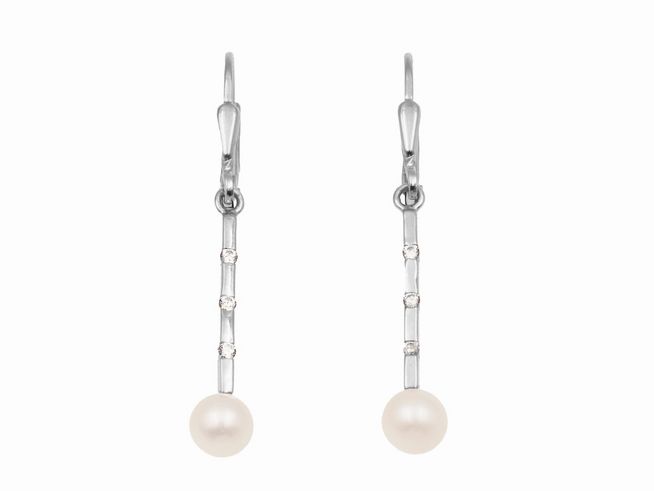 Ohrhänger aus 925 Sterling Silber mit polierten Oberflächen, verziert mit Zirkonia und Süßwasser-Zuchtperlen, hergestellt von Juwelier Harnisch. Elegant und zeitlos.