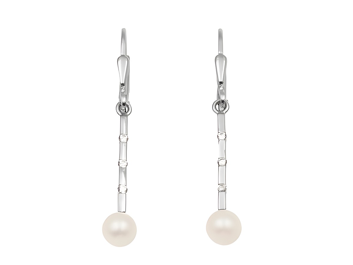 Ohrhänger aus 925 Sterling Silber mit polierten Oberflächen, verziert mit Zirkonia und Süßwasser-Zuchtperlen, hergestellt von Juwelier Harnisch. Elegant und zeitlos.