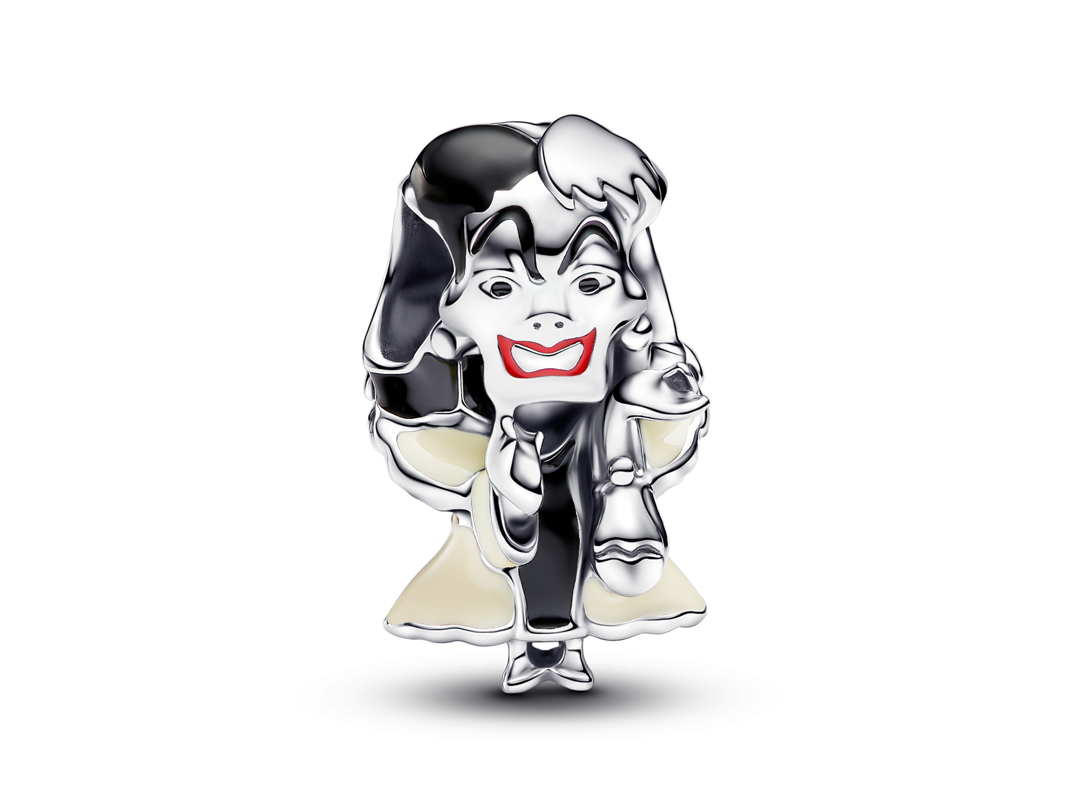 Der Pandora Anhänger zeigt Cruella De Vil aus der Disney Kollektion, detailliert aus Sterling Silber und farbiger Emaille, in einer charakteristischen Pose mit ihrem ikonischen Look.
