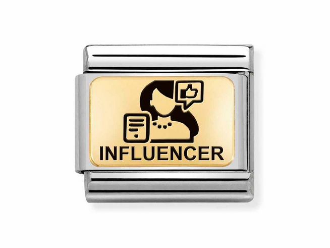 Edelstahl und Gold 585 Charm von Nomination mit emaillierter Darstellung einer Influencerin und dem Schriftzug Influencer, perfekt für modische Akzente.