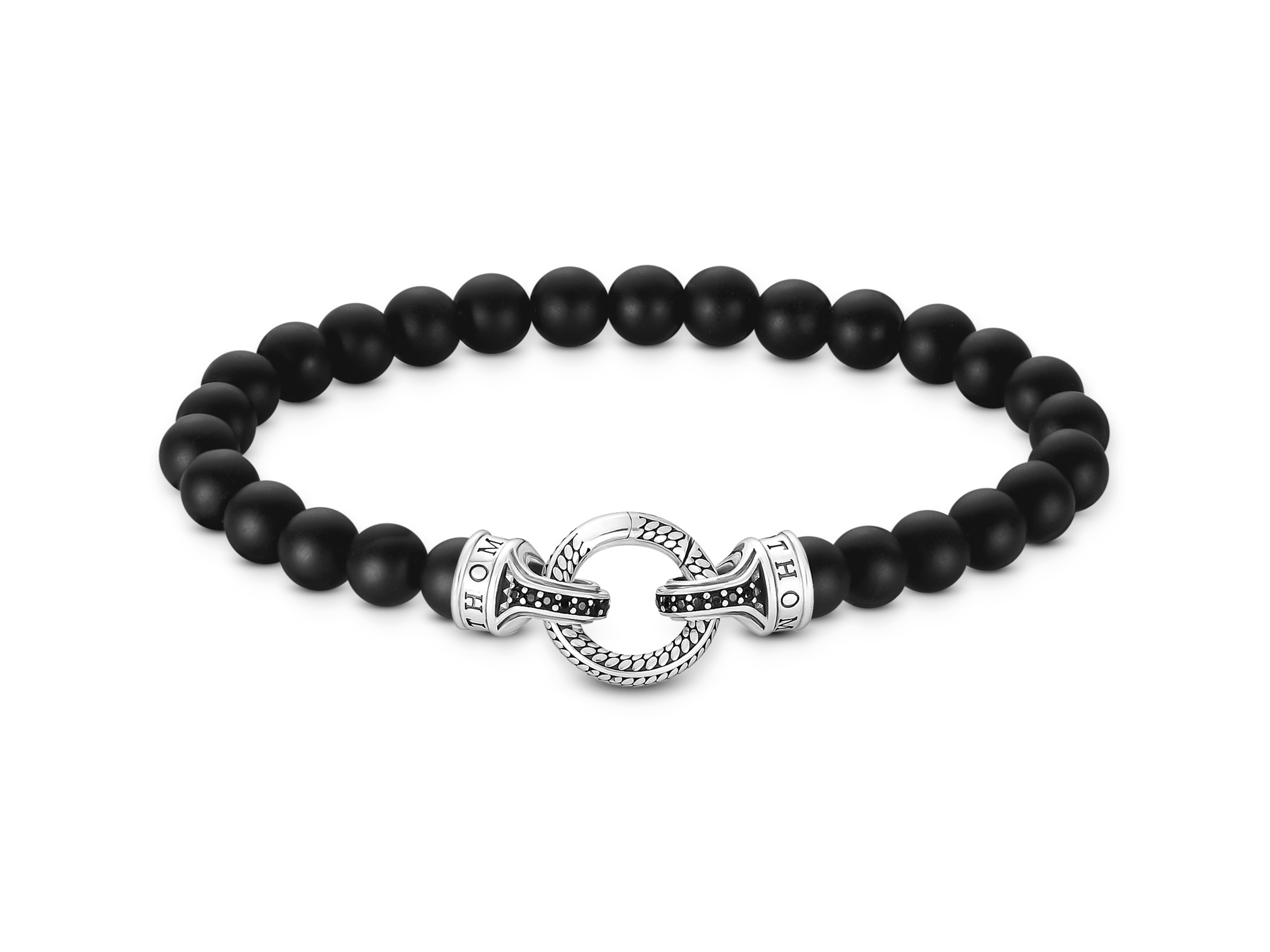 Ein schwarzes Bead Armband von Thomas Sabo mit einem auffälligen silbernen Verschluss. Das Armband hat eine Länge von 17 cm und gehört zur Kollektion Rebel Basics.