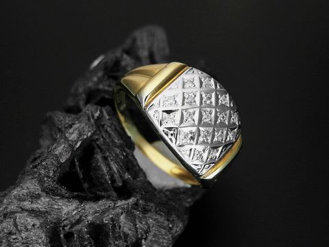 Gold Ring Gold 333 mit Diamanten in bicolor und Rauten-Design, Größe 54, Hersteller: Juwelier Harnisch, bis Größe 54/17,5.
