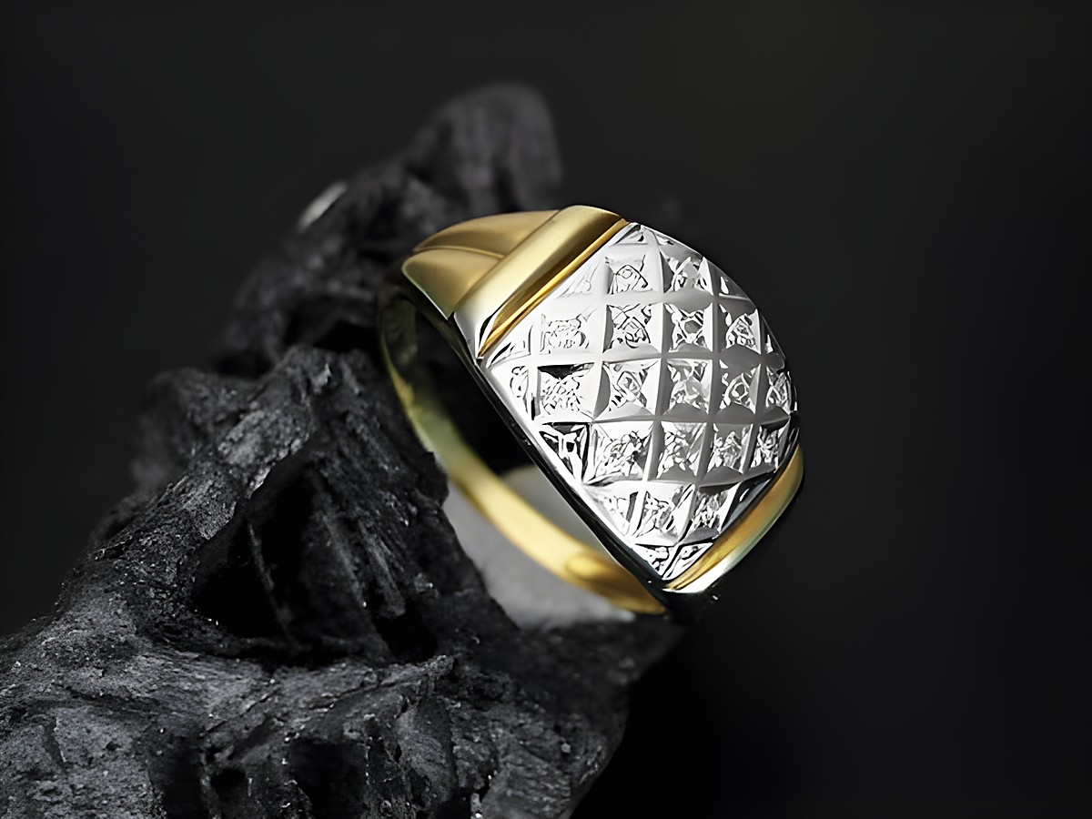 Gold Ring Gold 333 mit Diamanten in bicolor und Rauten-Design, Größe 54, Hersteller: Juwelier Harnisch, bis Größe 54/17,5.