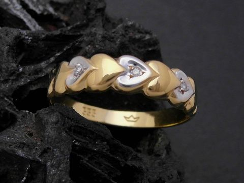 Gold Ring - Herz der Liebe - Gold 333 bicolor - Diamant - Goldring - Gr. 50, Hersteller: Juwelier Harnisch, bis Gr. 50/16. Der Ring zeigt aufwendig gestaltete herzförmige Elemente mit Diamanten.