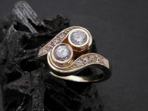 Gold Ring - designorientiert - Gold 585 - Zirkonia - Goldring - Gr. 54, Hersteller: Juwelier Harnisch, bis Gr. 54/17,5, mit zwei Zirkonia und dekorativen Elementen.