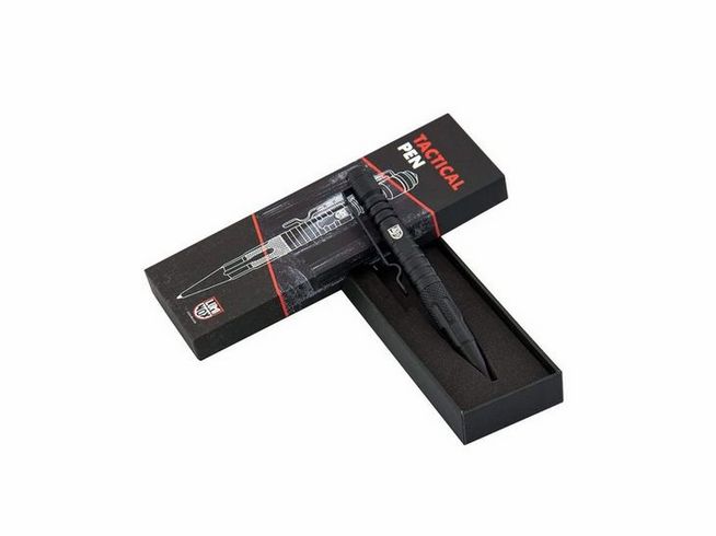 Luminox Tactical Kugelschreiber JAC.L032 in einer eleganten Uhrenbox, schwarz mit rotem Schriftzug. Der Kugelschreiber ist robust und ideal für den Einsatz in taktischen Situationen.