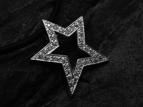 Stern Anhänger 21,5mm aus Sterling Silber poliert mit Zirkonia, Hersteller Juwelier Harnisch, ideal für einen eleganten Look mit Sonne, Mond und Sterne Motiven.