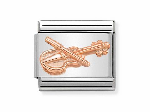 Eine Violine aus Roségold ist auf einem Edelstahl-Hintergrund abgebildet, die eleganten Details und das klassische Design betonen die hochwertigen Materialien und die kunstvolle Verarbeitung.