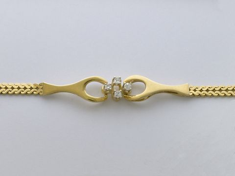 Gold Armband mit Mittelteil aus 333 Gold, elegant gestaltet, verziert mit einem Diamanten von 0,10 ct W/Vsi, Länge 19,5 cm, Hersteller Juwelier Harnisch.