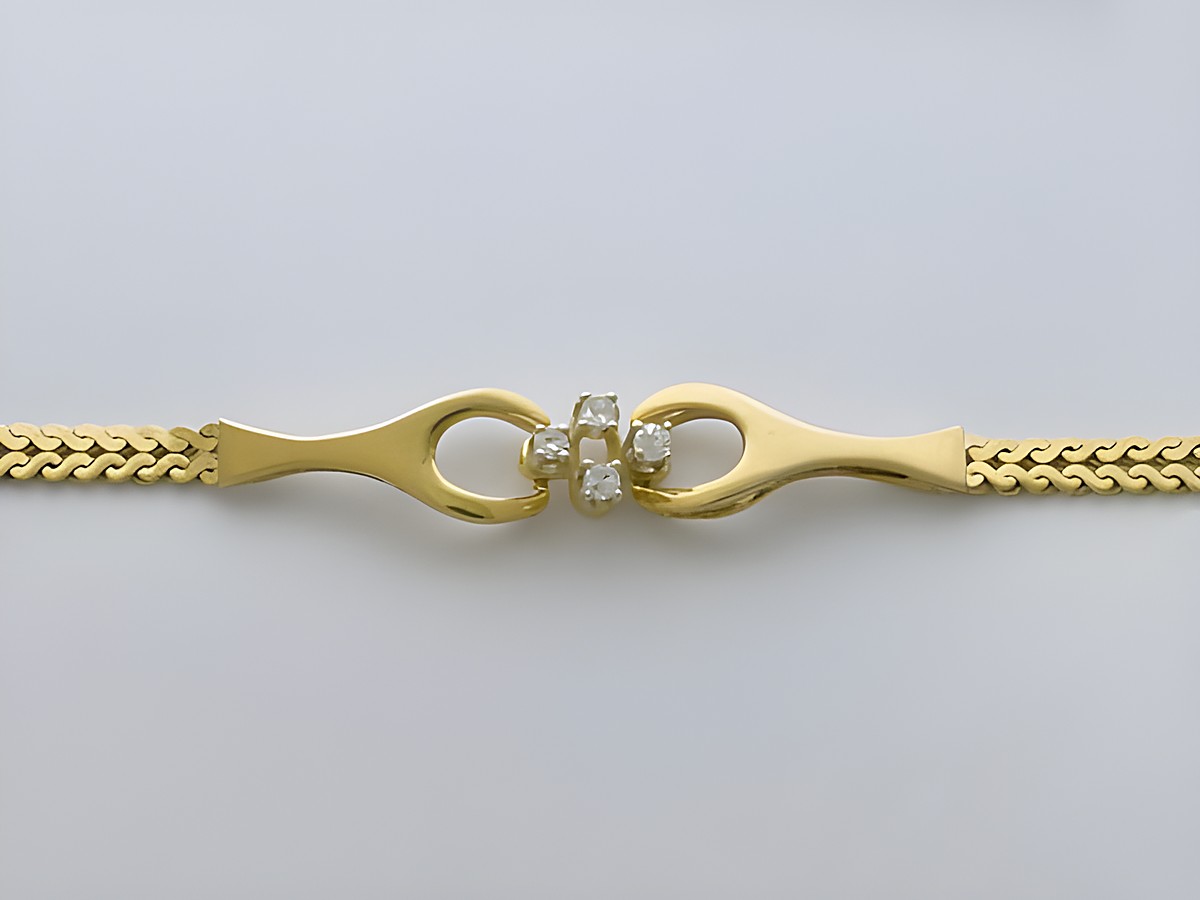 Gold Armband mit Mittelteil aus 333 Gold, elegant gestaltet, verziert mit einem Diamanten von 0,10 ct W/Vsi, Länge 19,5 cm, Hersteller Juwelier Harnisch.