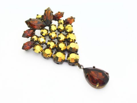 Strass Brosche im Sexy City Look, Einzelstück in Braun und Gelb von Juwelier Harnisch, kunstvoll arrangierte Steine verleihen eine elegante Ausstrahlung. Ideal für besondere Anlässe.