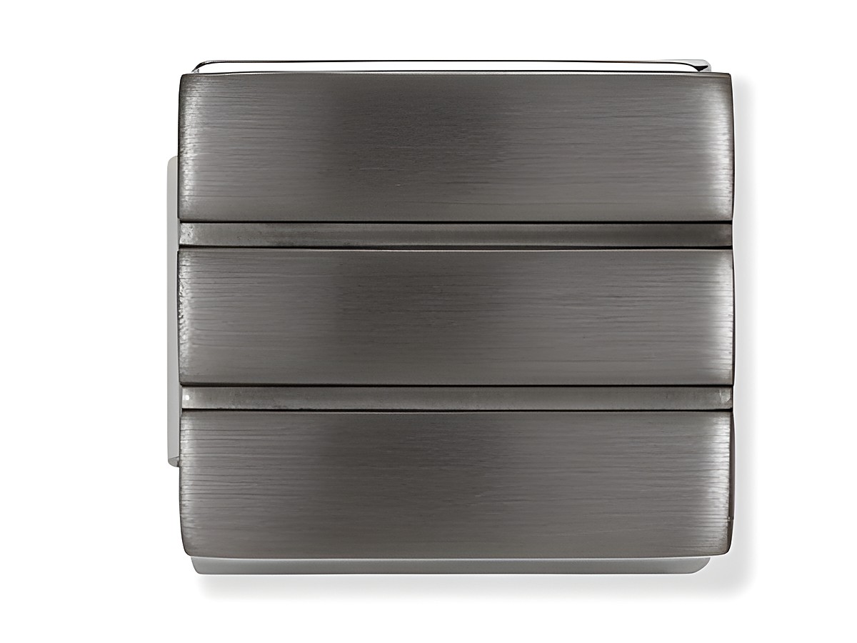 Oxidierter Edelstahl Charm von Nomination Steel IKONS in großem, mattierten Streifen-Design, ideal für ein modernes Armband, langlebig und stilvoll.