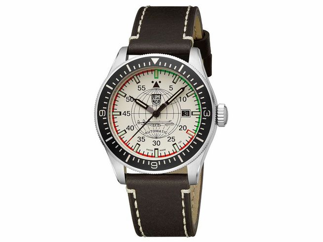 Luminox XA.9607 CONSTELLATION AUTOMATIC 9600 SERIES Uhr in 42 mm mit Silber-Edelstahl-Gehäuse, weißem Ziffernblatt und schwarzem Lederarmband. Ideal für Outdoor-Aktivitäten.