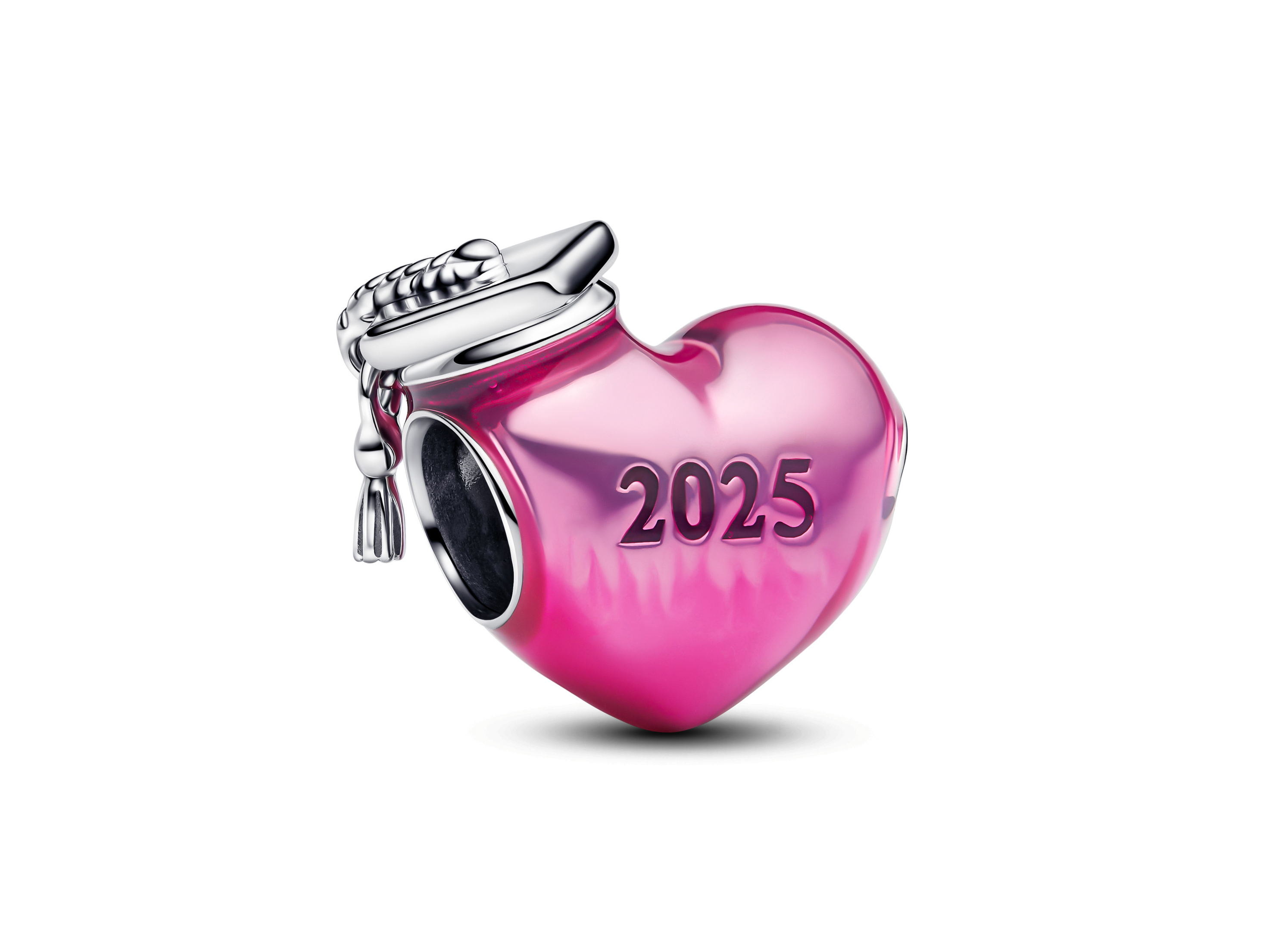 Charm in Herzform aus Sterling Silber mit pinkfarbener Emaille und der Jahreszahl 2025, Hersteller Pandora, Neuheiten, ideal für persönliche Schmuckstücke.