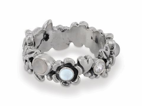 Silberner PANDORA Ring Größe 48/15,5 mit floralen Motiven und verschiedenen Schmucksteinen, ideal für stilvolle Akzente und persönlichen Ausdruck. Hersteller: Pandora, Modellnummer 190121BTP.