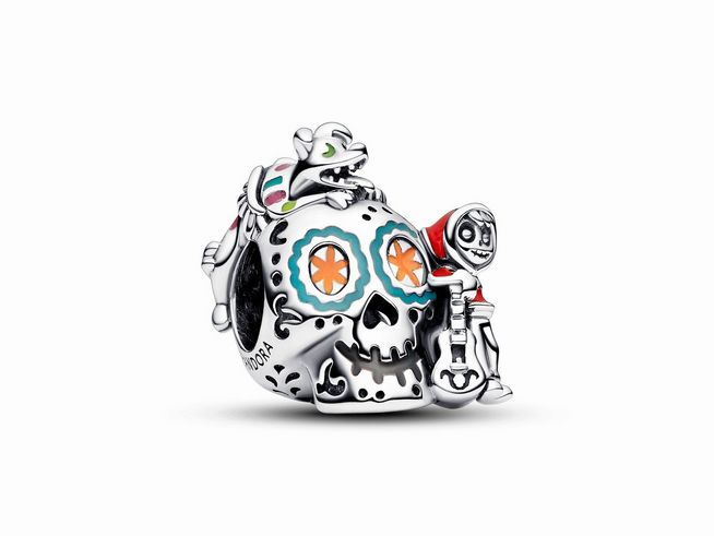 Pandora Disney 792817C01 Disney Pixar Coco Miguel & Dante Totenkopf-Anhänger leuchtet im Dunkeln, gefertigt aus Sterling Silber mit bunten Details und außergewöhnlichem Design.