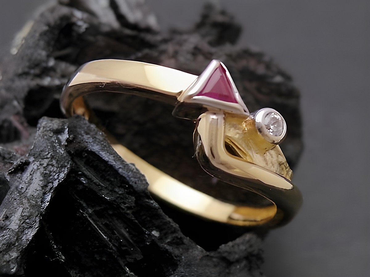 Gold Ring symbolisch Gold 333 bicolor mit Rubin und Zirkonia, eleganter Goldring in Größe 54 vom Hersteller Juwelier Harnisch, bis Größe 54/17,5.