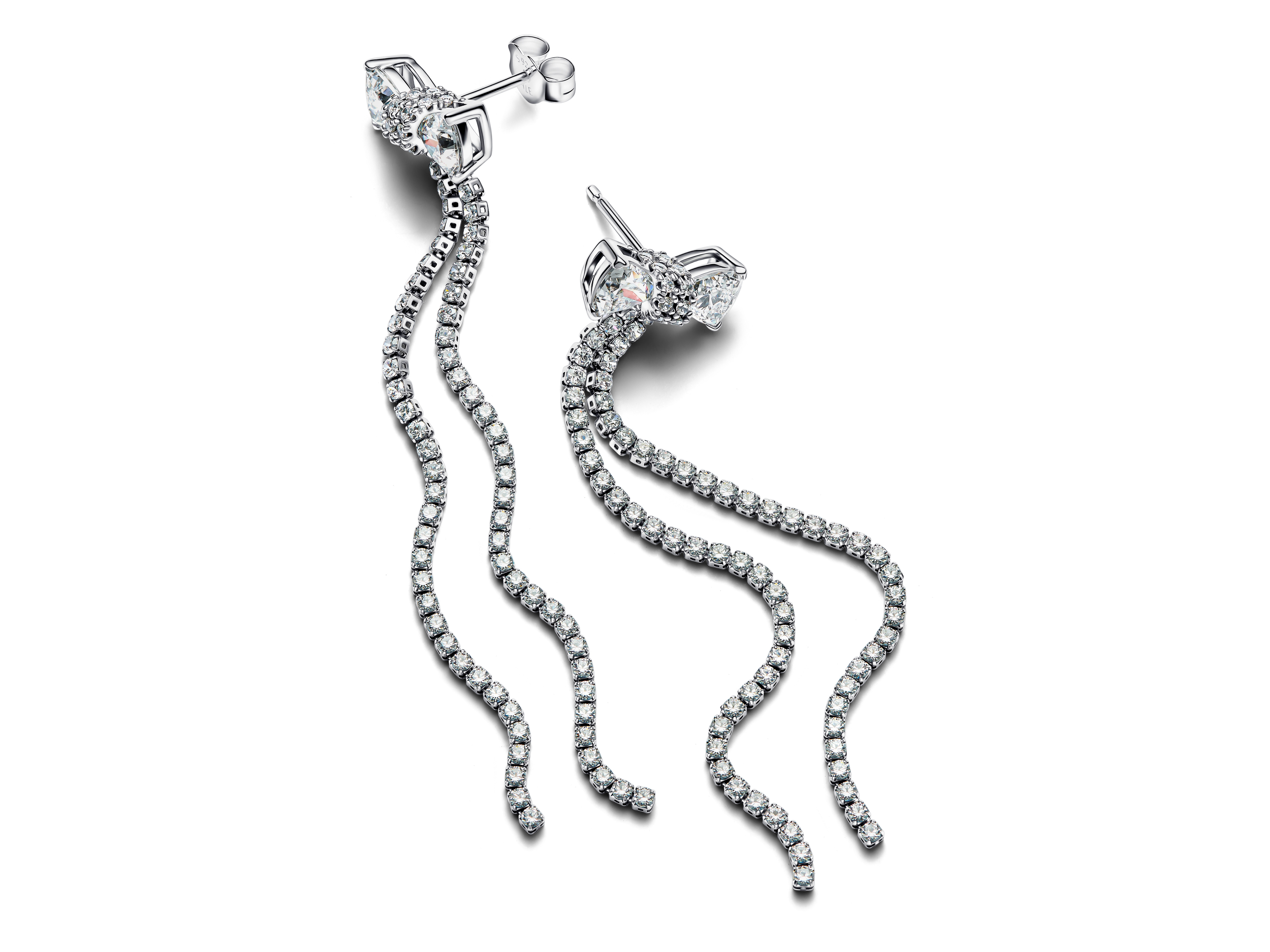 Pandora 293544C01 Tropfenohrringe aus Silber mit klarem Zirkonia, elegant in wellenförmigem Design, strahlen einen funkelnden Glanz aus und sind eine stilvolle Ergänzung für jedes Outfit.