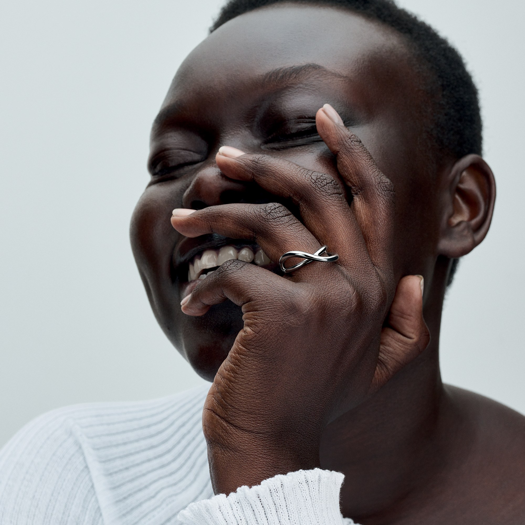 Pandora ESSENCE organisch geformter Unendlichkeitsring - Sterling Silber – Ansicht 5