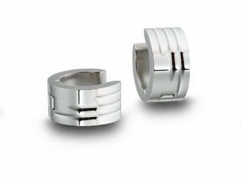 62501-0 Edelstahl Creolen mit Streifen Muster in silberfarbener Optik, Durchmesser 1,3 cm und Breite 6,9 mm, hergestellt von Juwelier Harnisch.