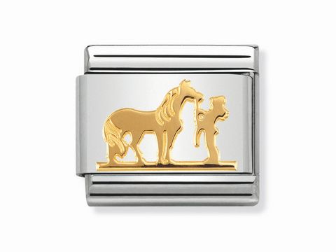 Classic Pferd mit Reiter Symbol in Gold auf silbernem Hintergrund von Nomination, eignet sich perfekt als schmückendes Accessoire oder Geschenk für Pferdefreunde.