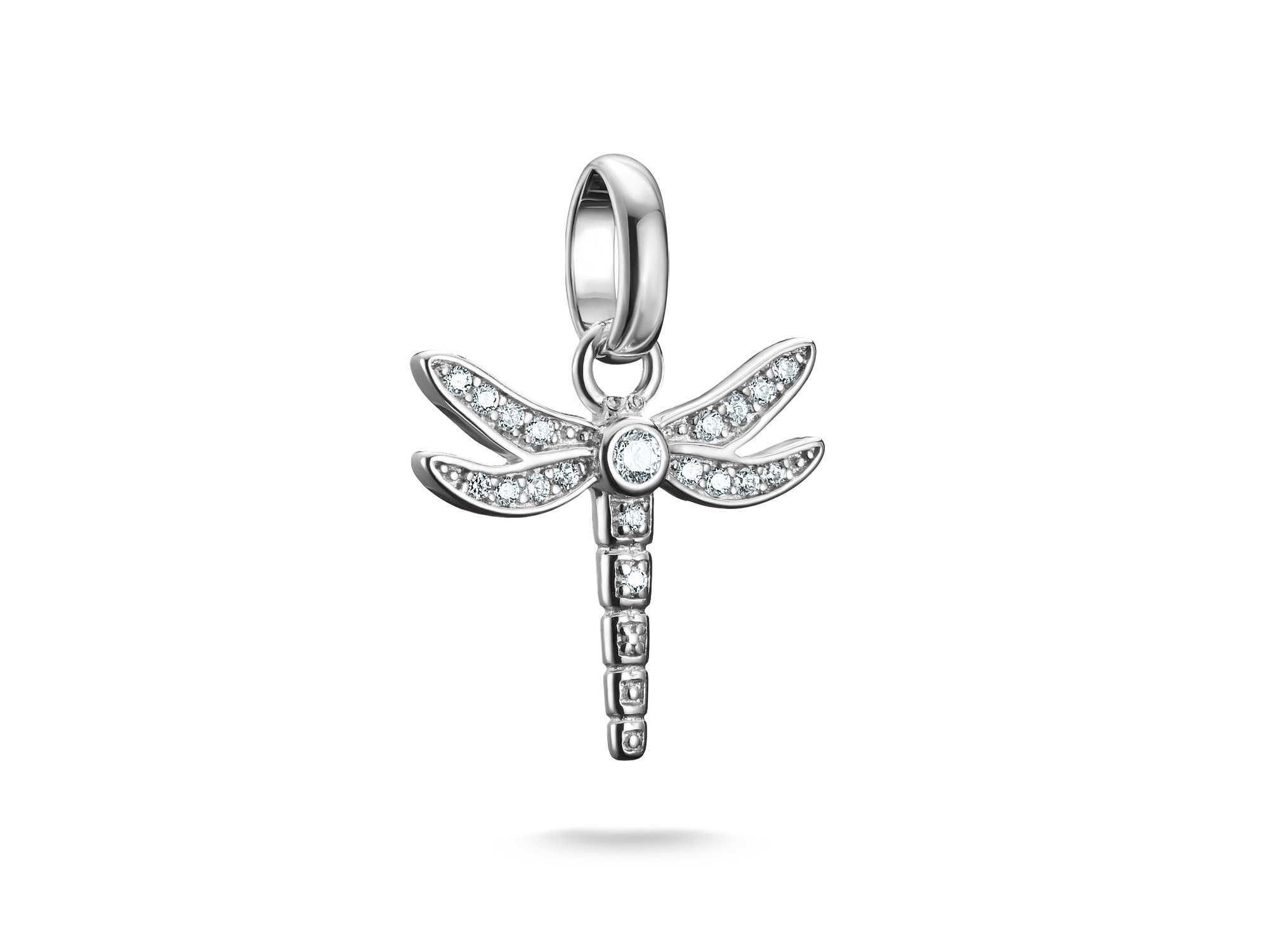 Charm von Thomas Sabo in Form einer Libelle aus Silber mit Zirkonia, elegant gestaltet, verleiht jedem Schmuckstück einen Hauch von Glamour und Stil. Ideal für den Charm Club CONNECT.