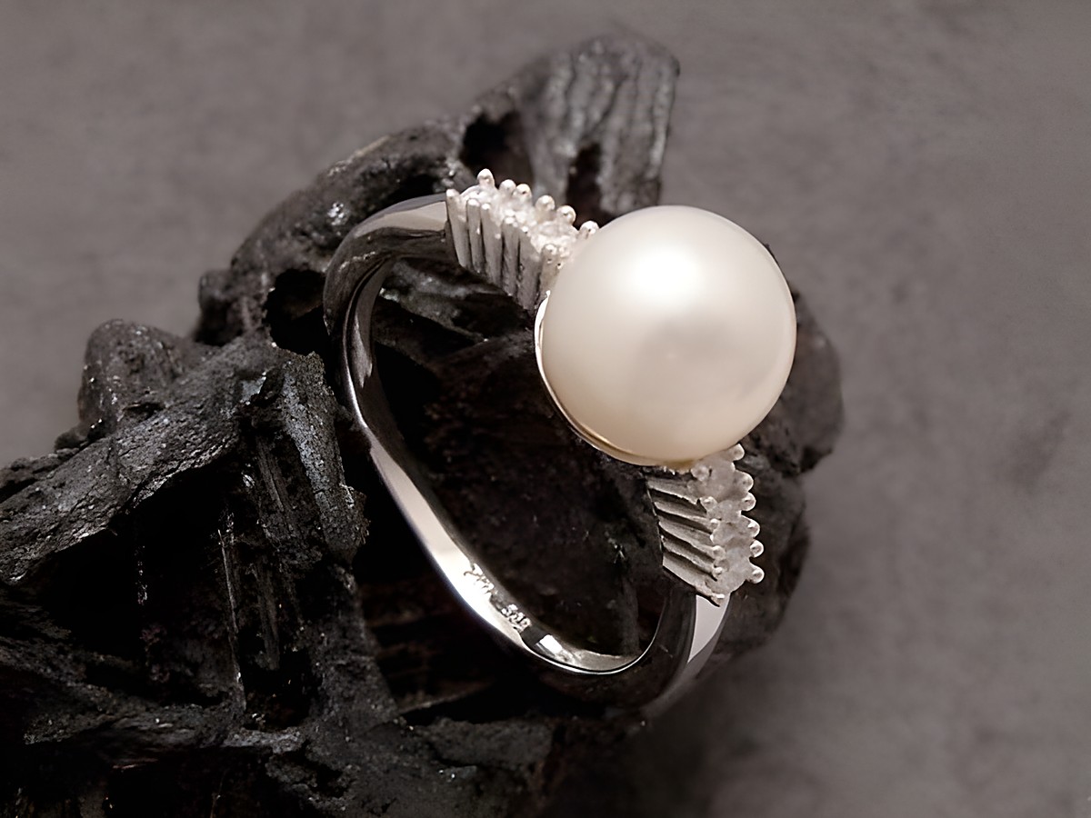 Weißgoldring mit Diamanten und Zuchtperle aus Gold 585 in Größe 50, Hersteller Juwelier Harnisch, elegant und zeitlos gestaltet.