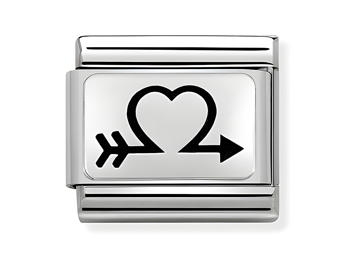 Ein silbernes Charm von Nomination mit dem Motiv eines Pfeils, der durch ein Herz zeigt. Es hat eine glänzende Oberfläche und ist für individuelle Armbänder gedacht.
