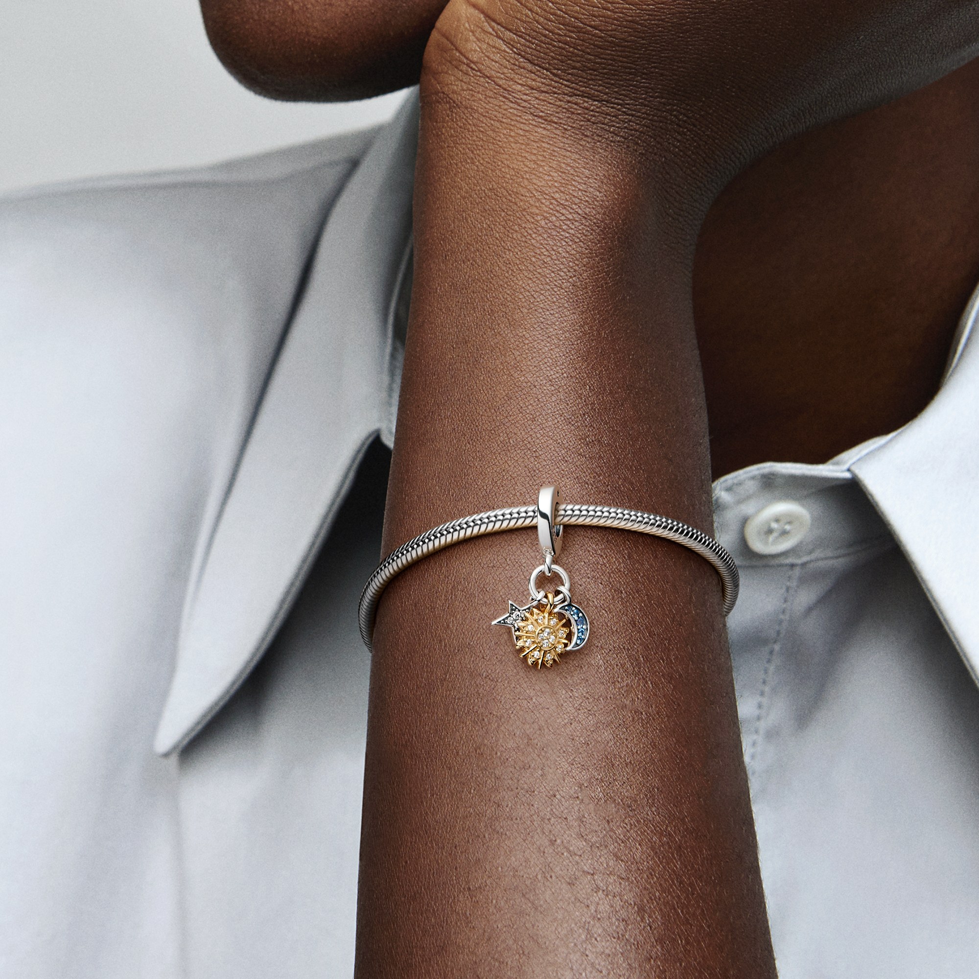 Pandora Bicolor himmlischer Dreifacher Charm-Anhänger - Sterling Silber and Gelbgold Vergoldung – Ansicht 5