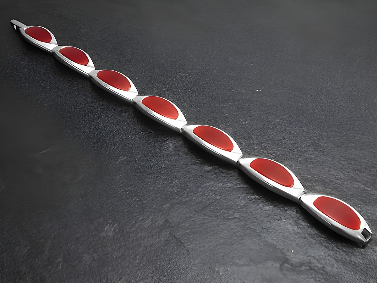 Silberarmband rhodiniert im modernen Design mit Karneolsteinen, Hersteller Juwelier Harnisch, Länge 19 cm, elegant und stilvoll.