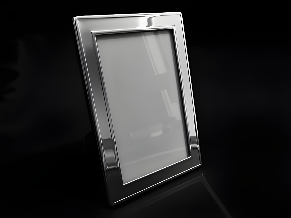 Versilberter Doppelrahmen für Fotos in der Größe 15 x 10 cm, hochglänzend und elegant, ideal zur Präsentation von Erinnerungsfotos, hergestellt von Juwelier Harnisch.