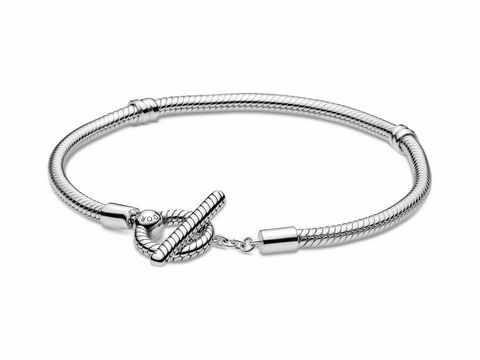 Silbernes Pandora Icon Armband mit einem eleganten Verschluss, verziert mit feinen Details und einer glatten Oberfläche, erhältlich in 16 cm. Ideal für individuelle Charms.