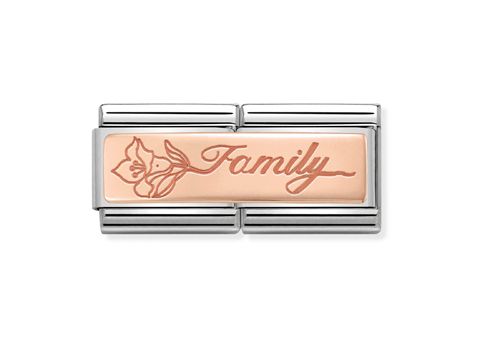 NOMINATION Classic Roségold 430710 17 Family zeigt ein elegantes Charm mit einer Blume und der Gravur Family auf einer roségoldenen Platte, umgeben von einem silbernen Rahmen.