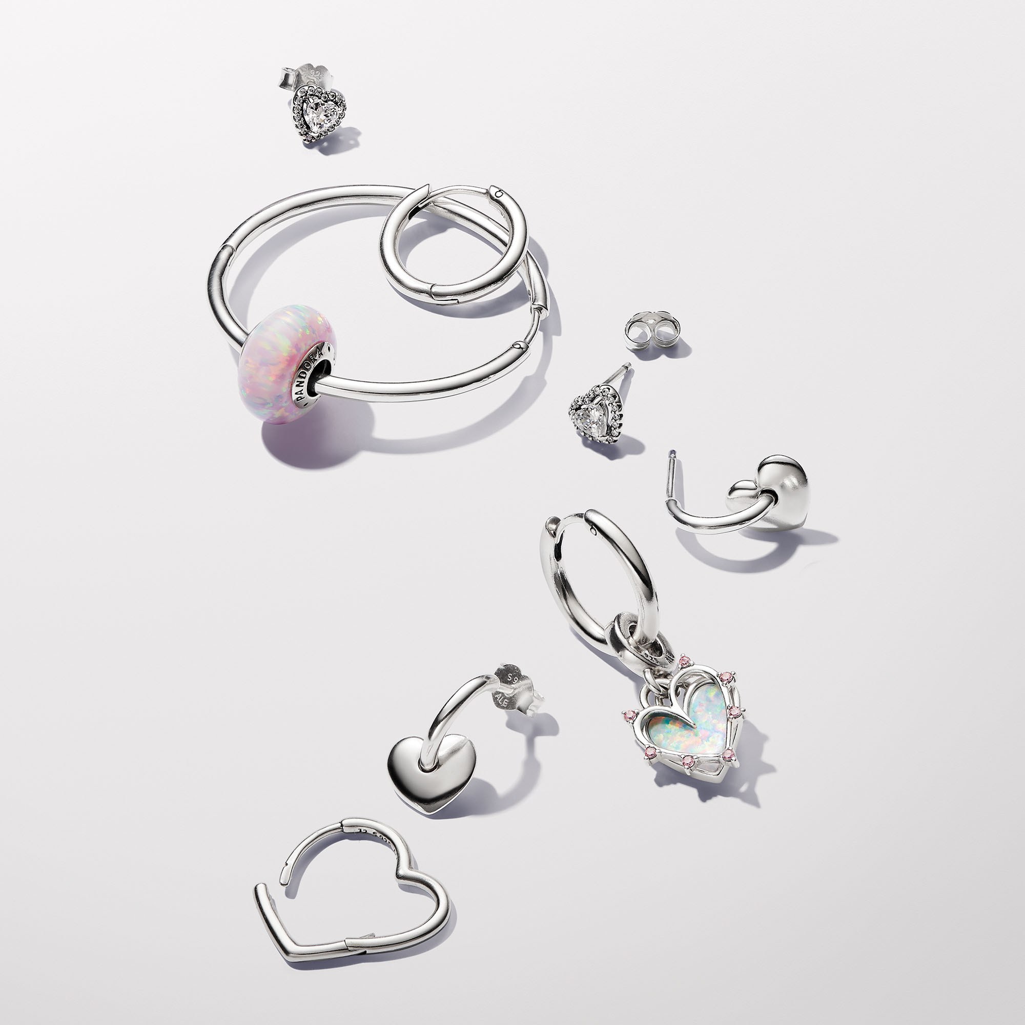 Pandora Asymmetrische Herzen Ohrringe - Sterling Silber – Ansicht 2
