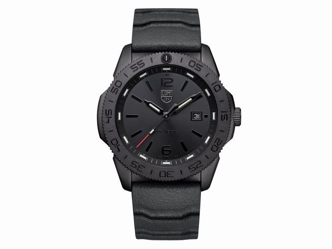 Luminox Sea XS.3121.BO Herren Armbanduhr in 44 mm mit schwarzem Ziffernblatt und Kunststoffarmband, sportliches Design ideal für Outdoor-Aktivitäten und Wassersport.