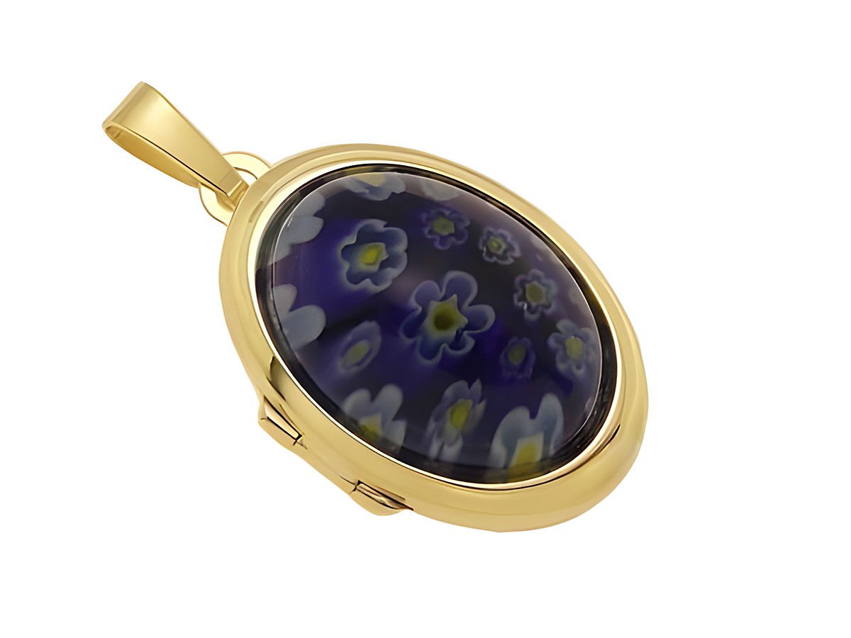 Millefiore Glas in blau als Cabochon in einem Gold 333 Medaillon, Hersteller Juwelier Harnisch, ovaler Anhänger mit floralen Mustern auf schimmerndem Hintergrund.