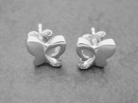 Ohrringe Schmetterling aus Sterling Silber mit liebreizendem Zirkonia in weiss, Hersteller Juwelier Harnisch, elegantes Design für jeden Anlass.