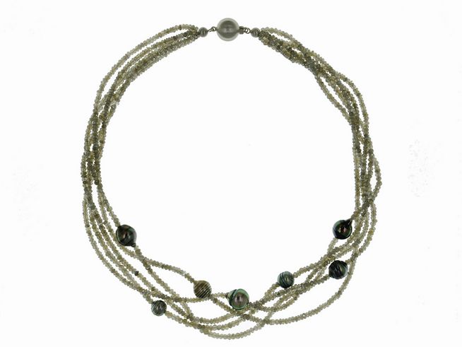 Steinkette 5-reihig mit Tahiti-Perlen und Labradorit in grau und grün, 8 bis 10,5 mm, Länge 45 cm, vom Hersteller Juwelier Harnisch, ein farbenfrohes Accessoire.