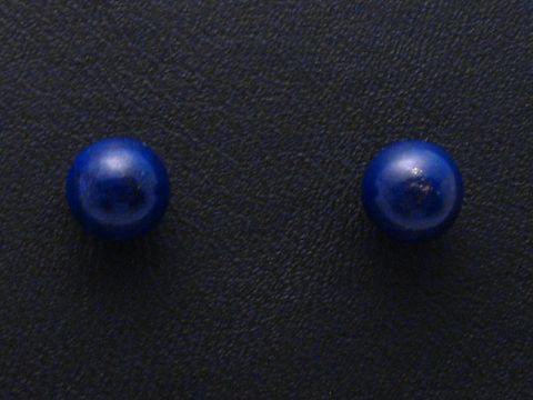 Ohrringe aus Sterling Silber mit 6 mm Lapis-Steinen in leuchtendem Blau, hergestellt von Juwelier Harnisch, zeitloses und elegantes Design für jeden Anlass.
