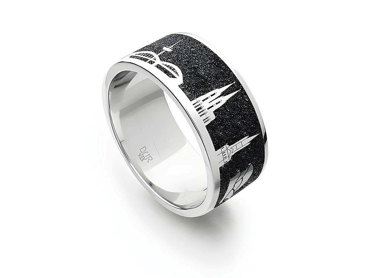 DUR Lavasand Ring Nachtring Köln R4775.56 aus Sterling Silber Größe 56, mit detaillierten Gravuren der Kölner Skyline auf mattem schwarzen Hintergrund.