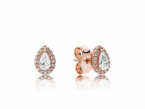 PANDORA Rose Ohrstecker mit Zirkonia in Tropfenform, umgeben von funkelnden Zirkonia-Steinen, designet für einen eleganten Look, ideal für besondere Anlässe.